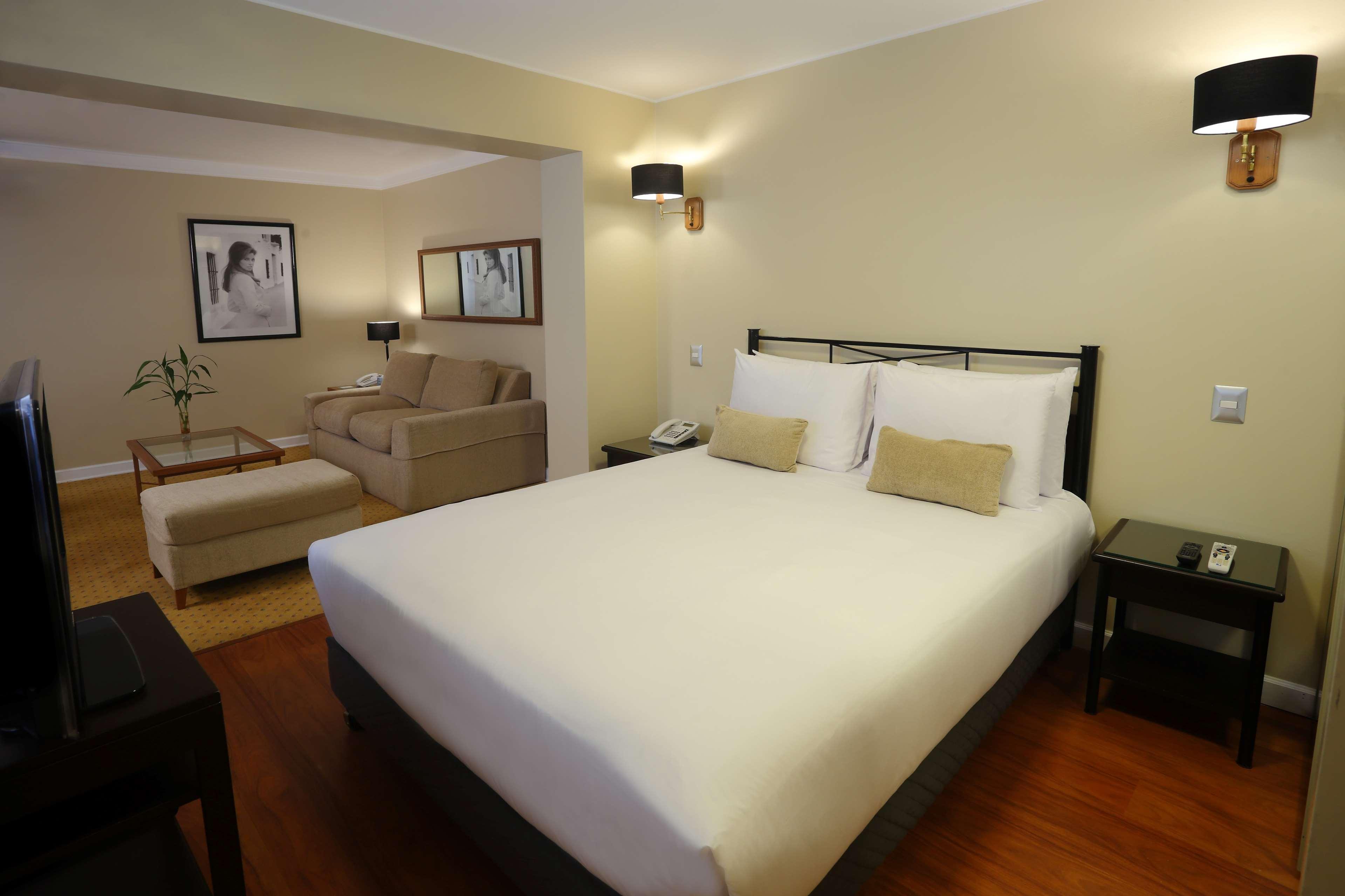 Radisson Hotel Plaza Del Bosque Lima Extérieur photo