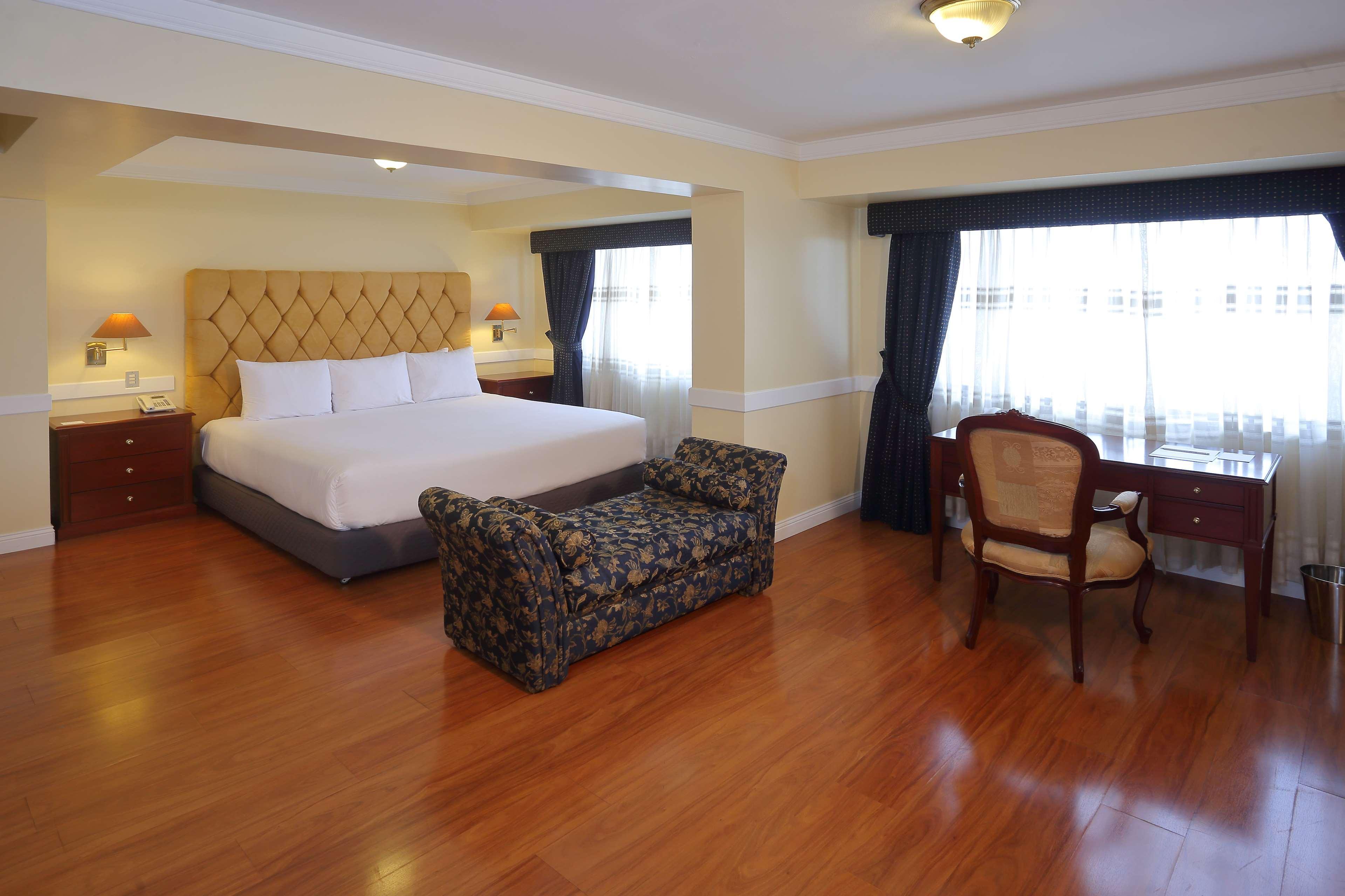 Radisson Hotel Plaza Del Bosque Lima Extérieur photo