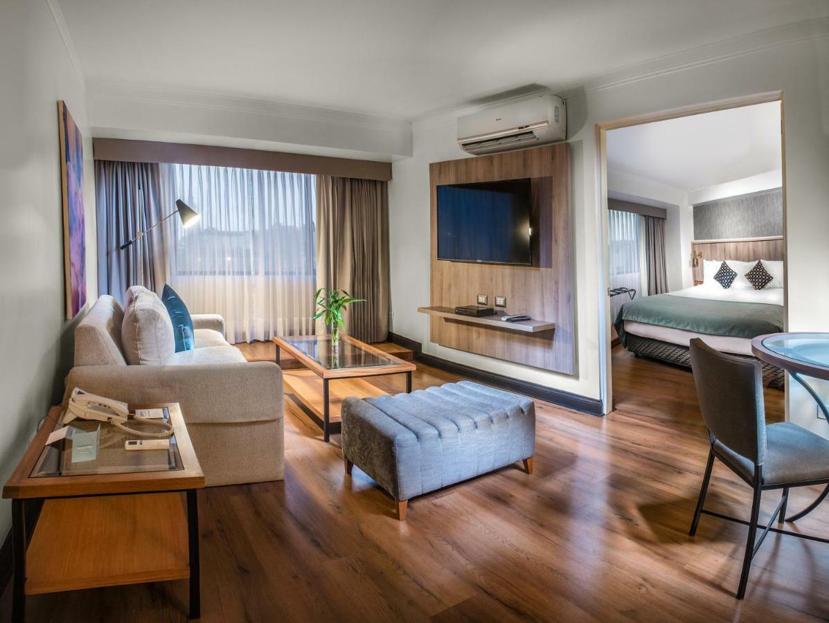 Radisson Hotel Plaza Del Bosque Lima Extérieur photo