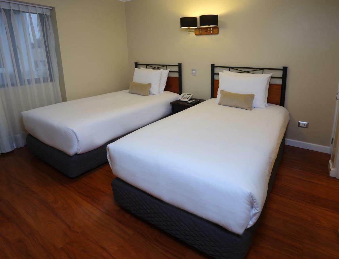 Radisson Hotel Plaza Del Bosque Lima Extérieur photo