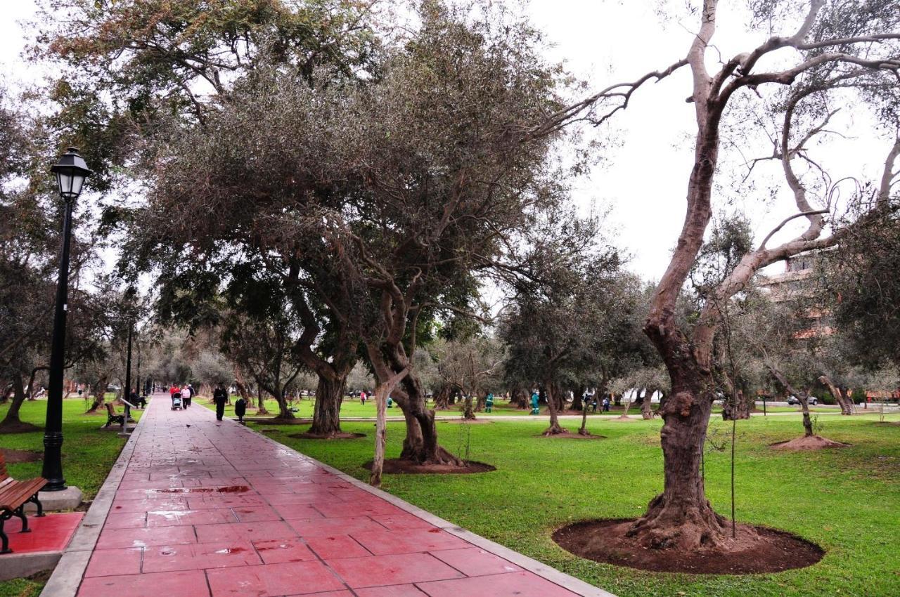 Radisson Hotel Plaza Del Bosque Lima Extérieur photo