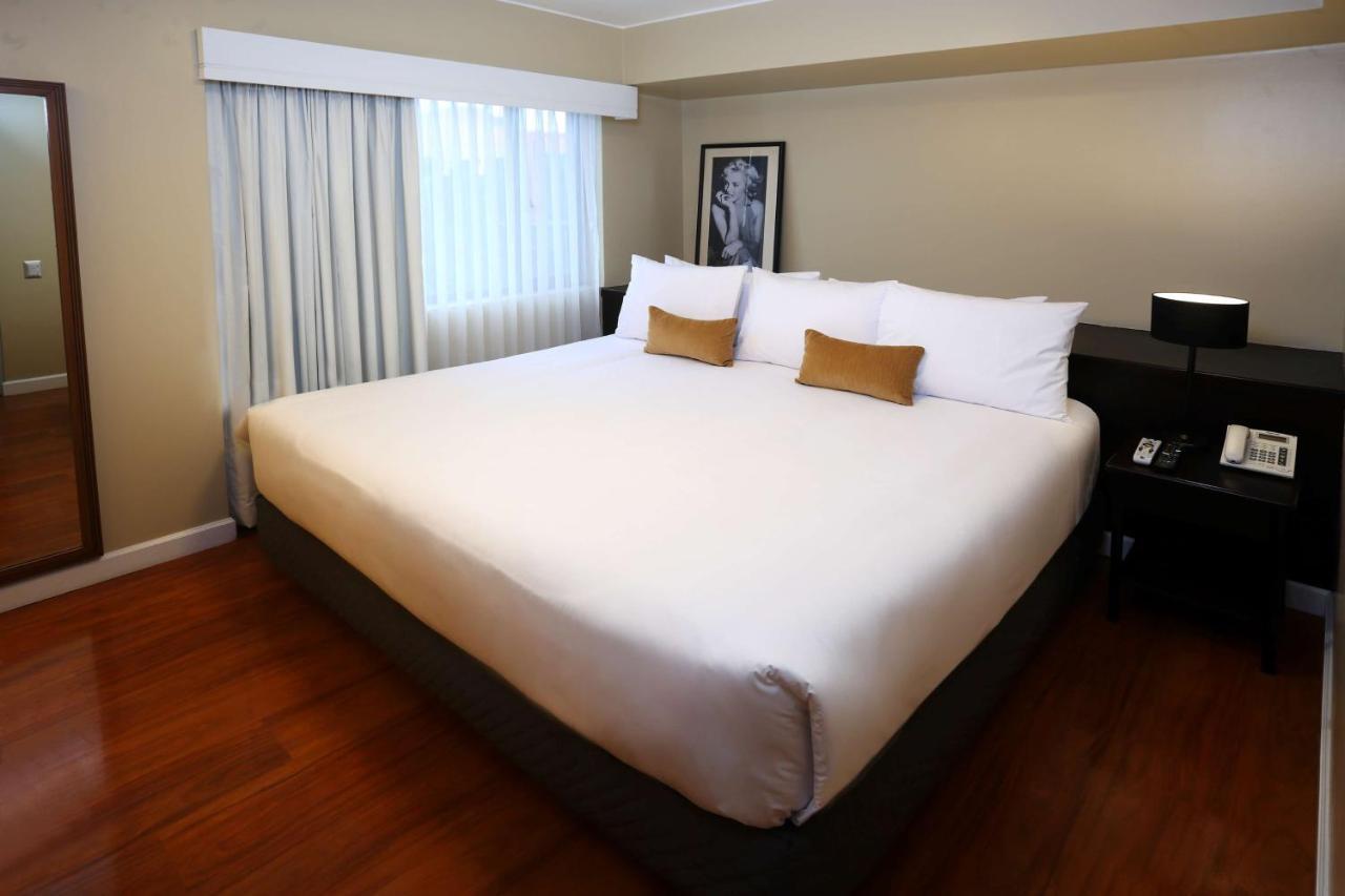 Radisson Hotel Plaza Del Bosque Lima Extérieur photo